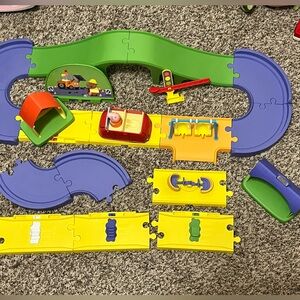 Peppa Pig All Around Peppa's Town Set with Adjustable Track